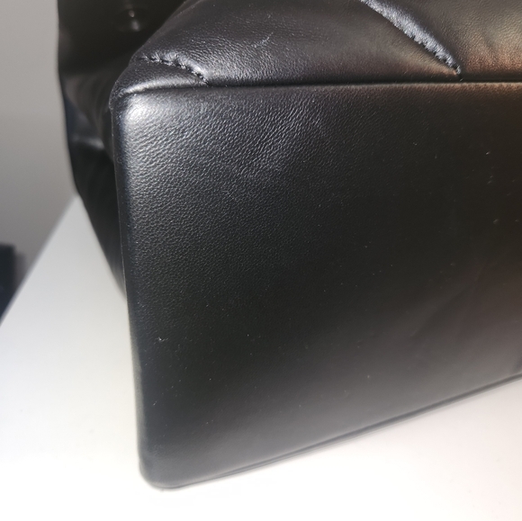 Kurt Geiger Kensington XXL Quilted Leather Shoulder Bag - Picture 5 of 8